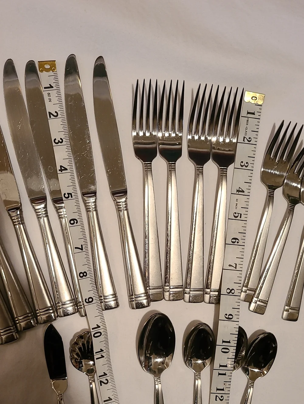 Oneida Amsterdam 18/10 Flatware Silverware Fork Knife Spoon Frosted Accent